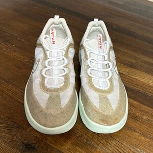 Nike NYJAH skate shoes White, green and Tan size 10.5